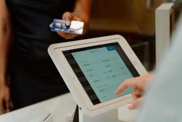 Dịch vụ làm tem bảo hành điện tử QR code: Theo dõi lịch sử bảo hành hiệu quả
